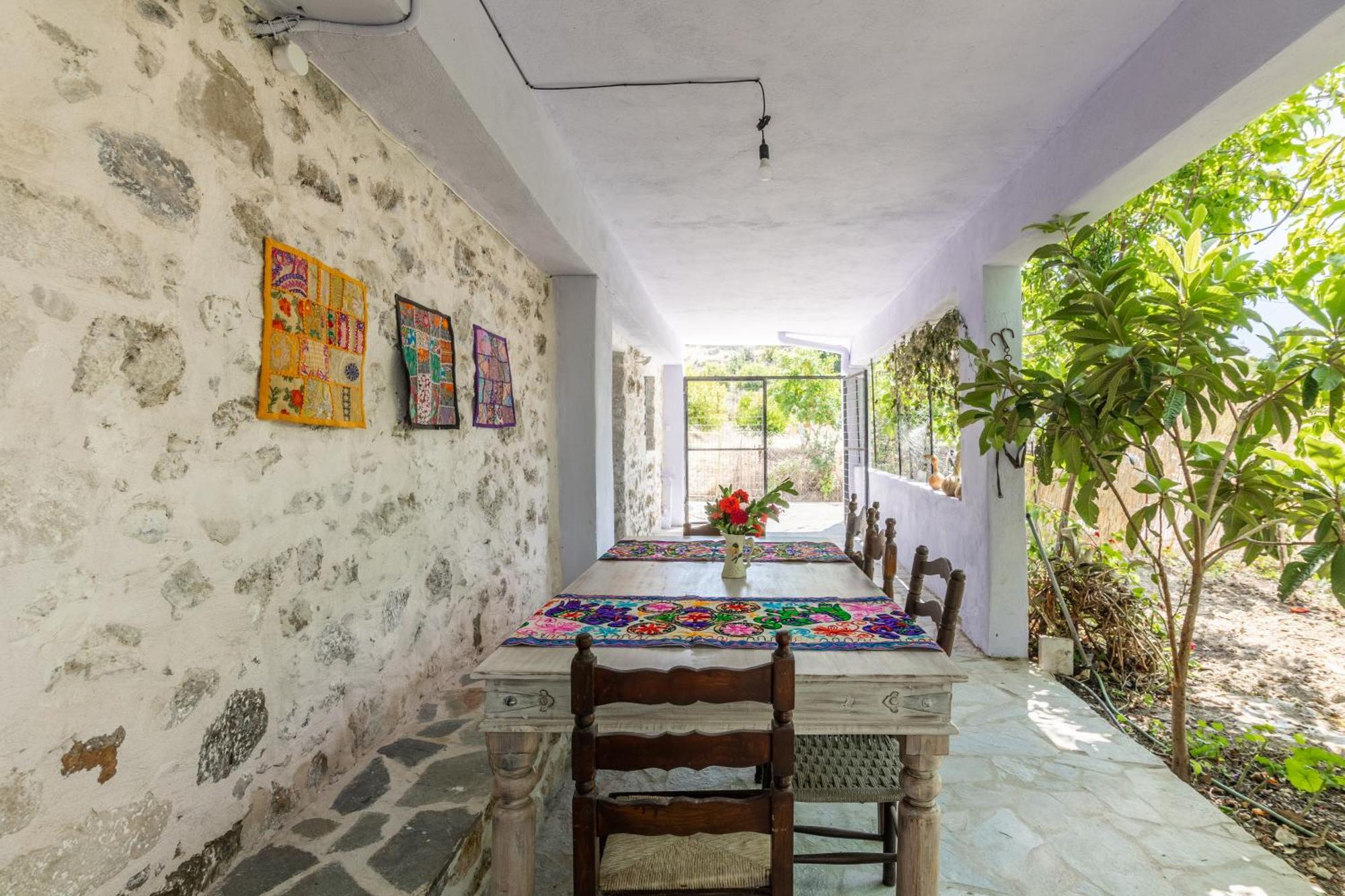 La Maison Bleue Zarós Extérieur photo