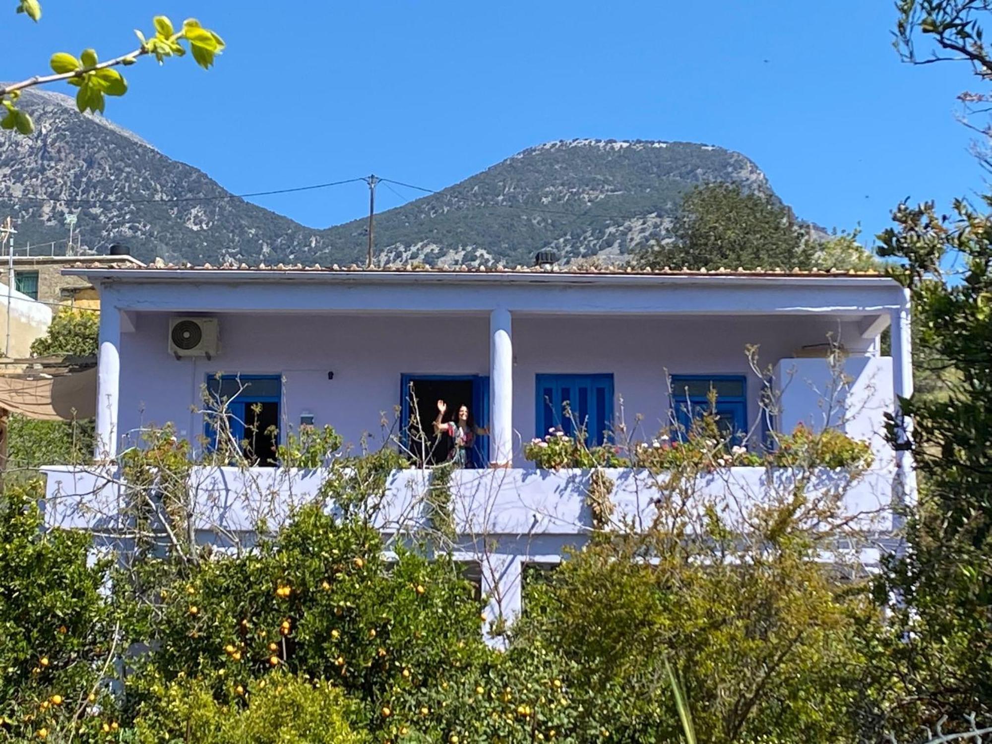 La Maison Bleue Zarós Extérieur photo